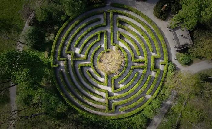 Bau Digital | Labyrinth, Gras, Kreis